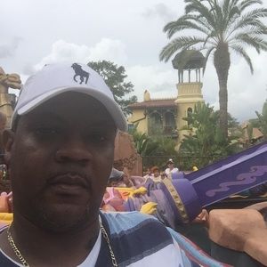 Meet your Posher, Leon